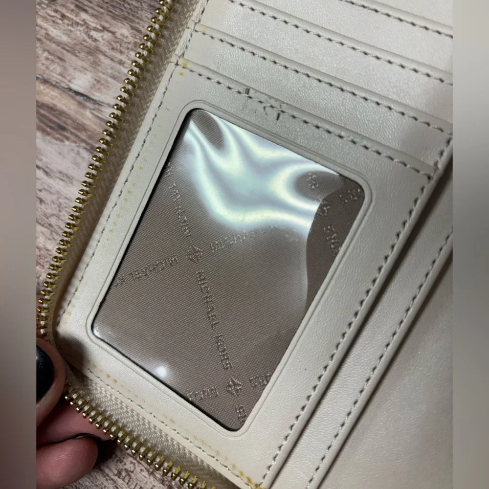 Michael Kors | VGUC Jet Set Travel Leather Continental Wristlet Wallet